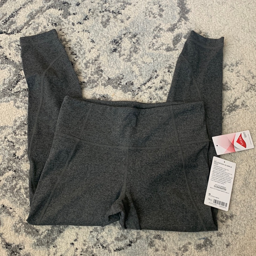 NWT Athleta Salutation 7/8 ankle Tights. Size M
